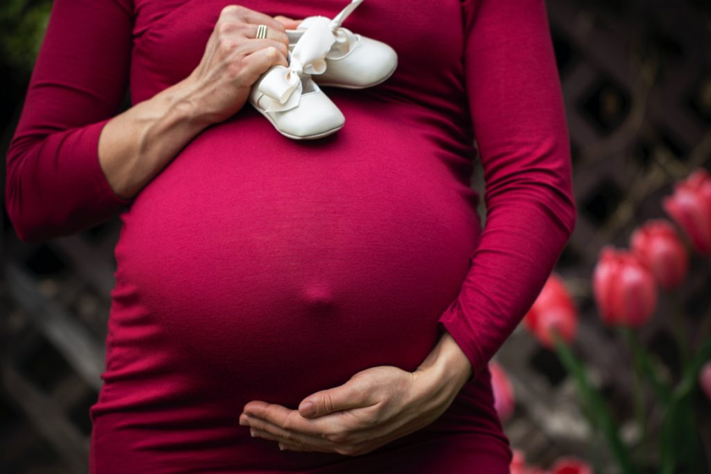 Scwangere Frau, Schwangerschaft, Schwangerschaftskosten von der Steuer absetzen